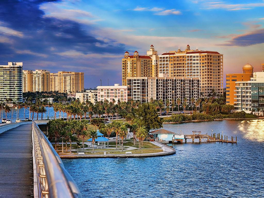 Picture of Bradenton city overlooking the water
